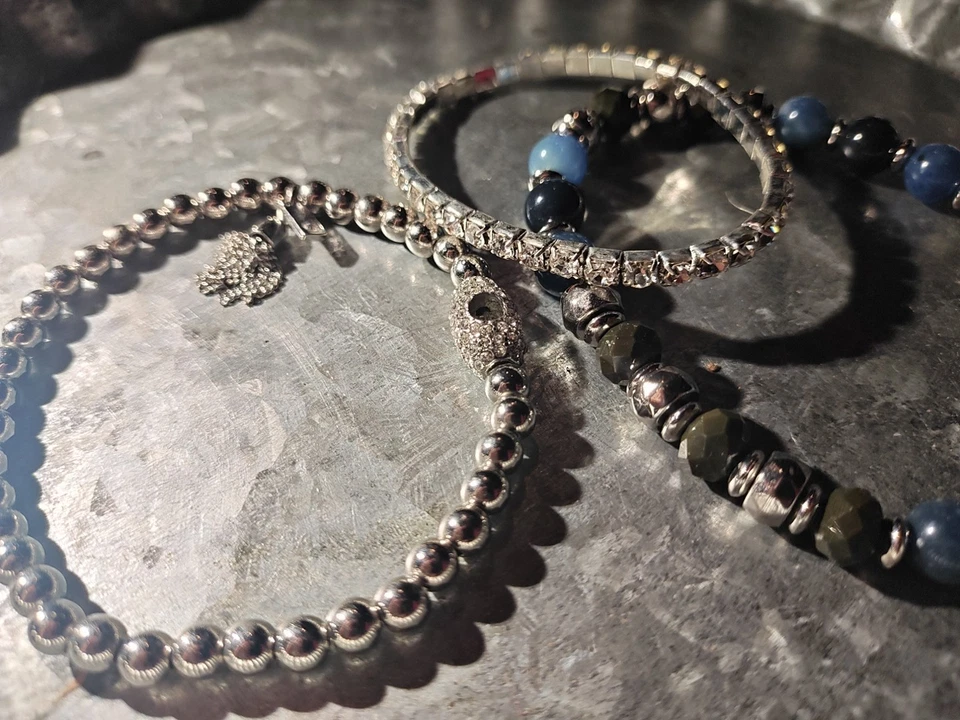 Lote de brazaletes con cuentas de diamantes de imitación elásticos tono plata de moda Foto 4 de 4