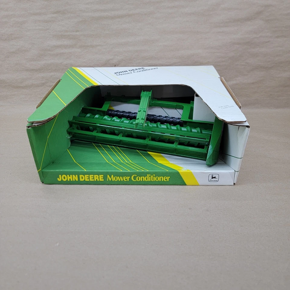 Vintage 1996 Ertl 1/16 Farm Toy John Deere Model 1600A Mower Conditioner  #5630 - Image 2 of 4