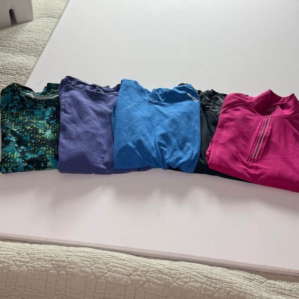 Women's Athletic Top Bundle | Saucony, Champion, Reebok | Size Small | 5 Pieces thumbnail 4