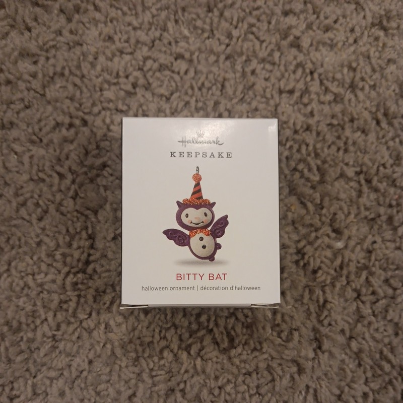 Hallmark Keepsake Bitty Bat Miniature Halloween Ornament New 2018