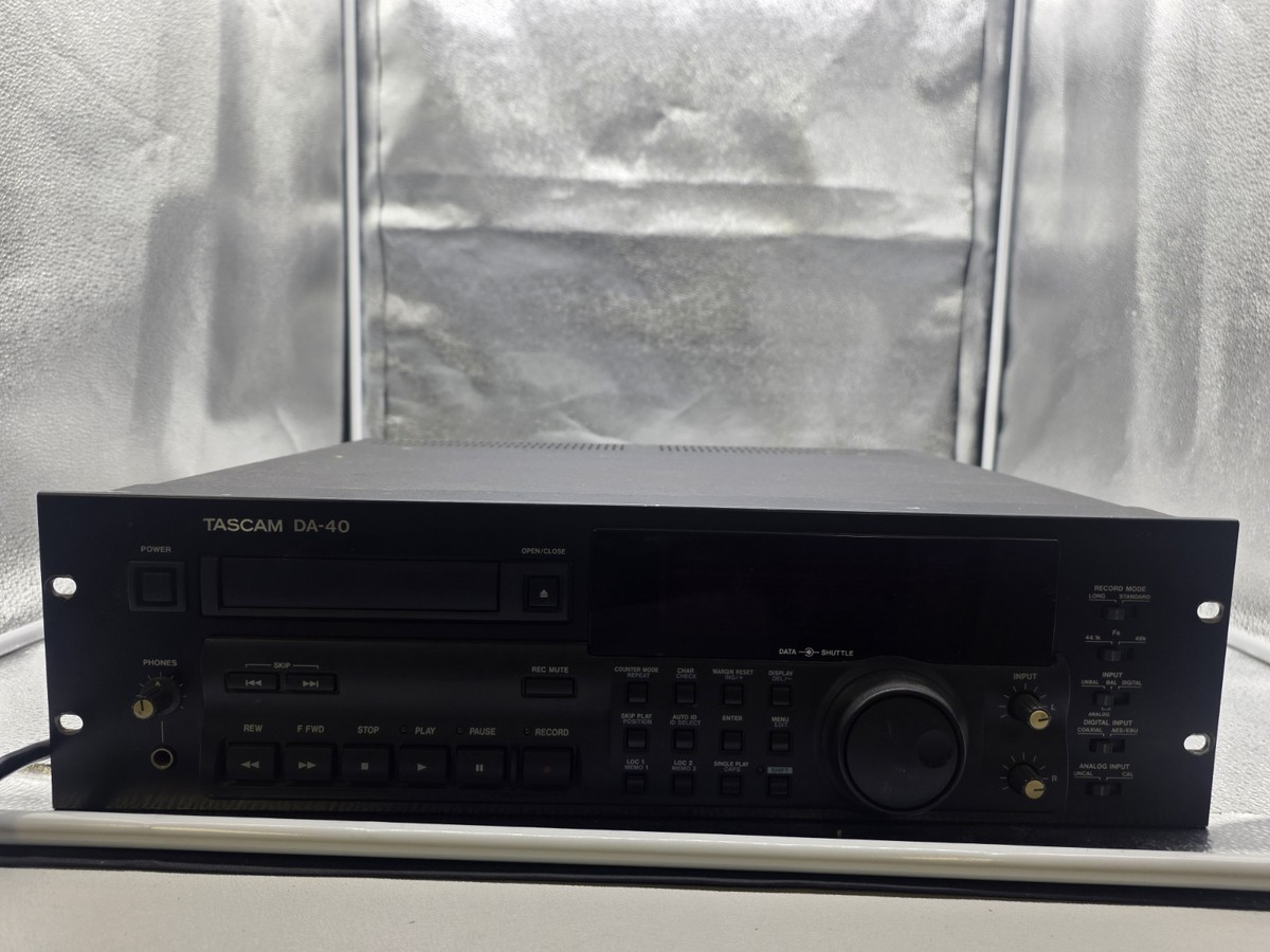 TASCAM　タスカム　高級プロ用DATデッキ DA-40 TASCAM DA-40 PROFESSIONAL RACKMOUNT DAT RECORDER Does Not Power On