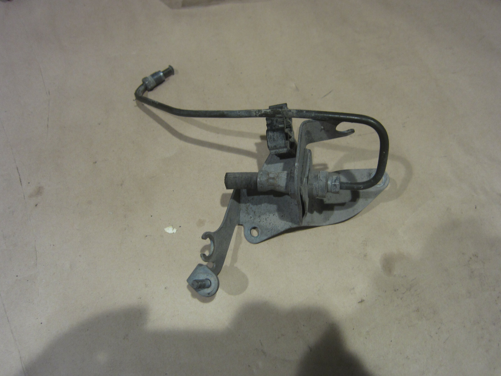 Ferrari  California - RH Front Brake Pipe And Bracket - P/N  251085 - 252372
