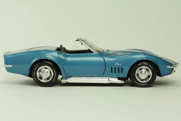 Corvette Chevrolet StingRay Race Car Chevy Classic Hot Rod Metal Promo Model1:18 - Image 2 of 4