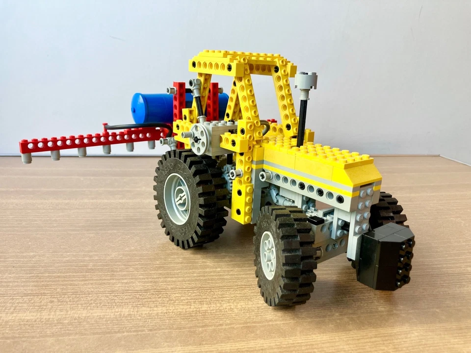 LEGO Technic 8849 Tractor, photo 2 sur 4