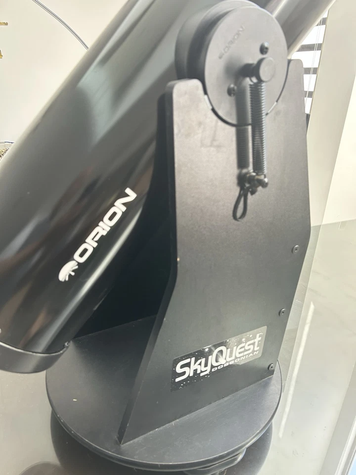 Orion SkyQuest XT8 Classic Dobsonian Telescope - Image 4 of 4