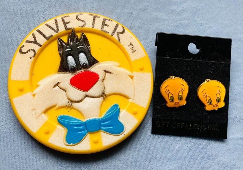 TWEETY BIRD VINTAGE EARRINGS AND SYLVESTER PUCK