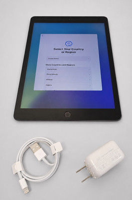 Apple iPad 7th Gen 10.2'' 32GB WiFi A2197 Gray Tablet Grade B
