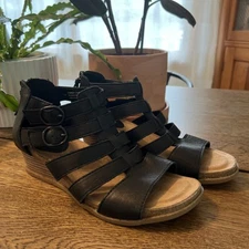 Sofft Womens Iris Leather Straps Buckle Wedge Caged Sandal US 7/EUR 38 Black