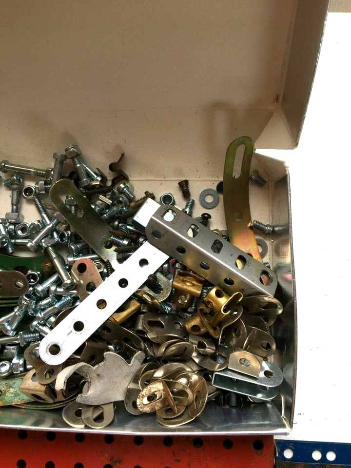 Erector Meccano Lote De Colección Piezas Medianas Pernos Tornillos Vigas Herramientas Envío Gratis Foto 3 de 4