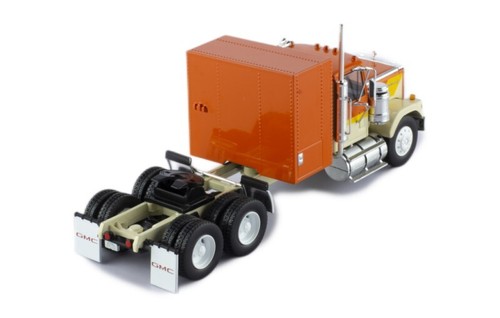 IXO Models GMC General 1980, Orange Yellow & Beige 1/43 Scale - Picture 5 of 10