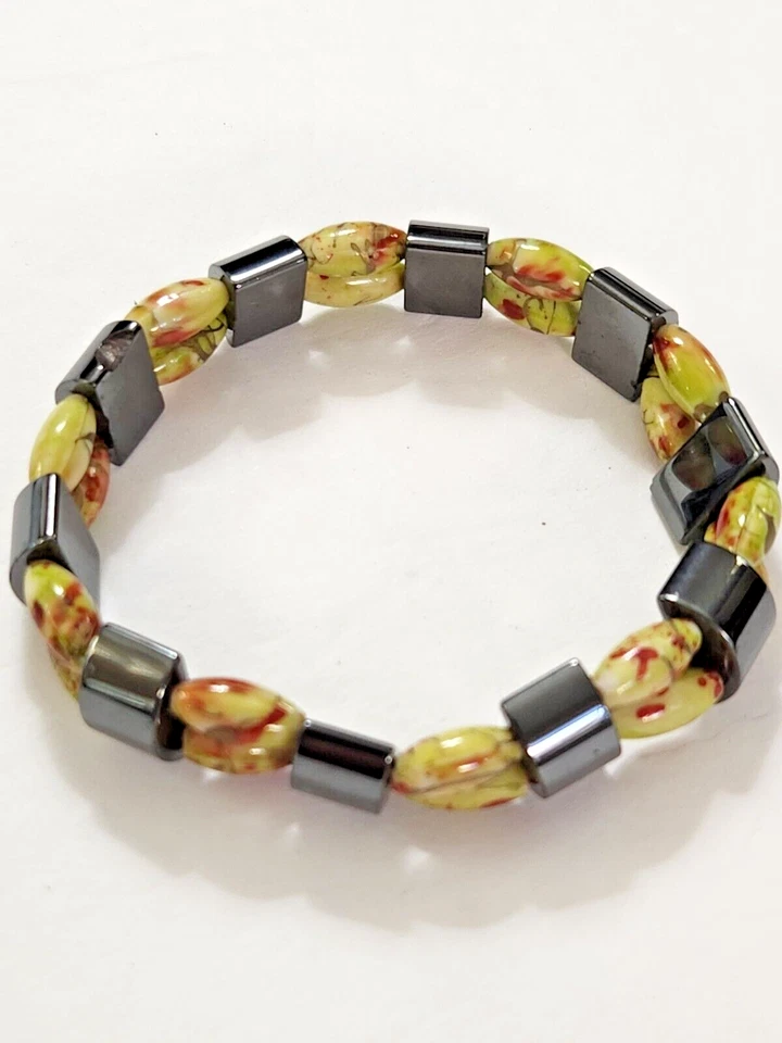 Brazalete elástico con cuentas de vidrio artístico de hematita y remolino rojo verde negro belleza asiática Foto 3 de 4