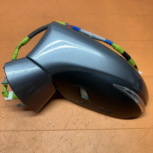 027486 | 2013 - 17 Lexus Ct200H Left Mirror Turn Signal OEM GRAY W/O Blind Spot