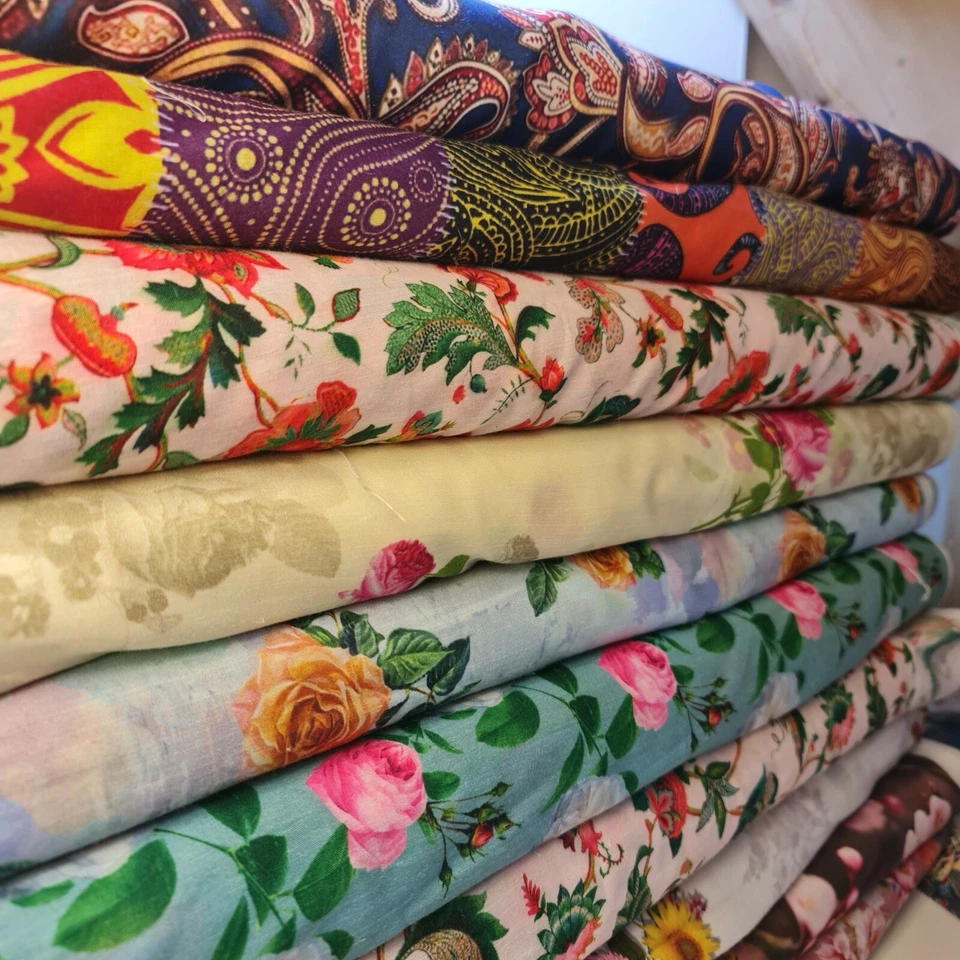 TEXTILE STATION Floral Rose Lawn Polycotton Fabric Craft Dress Costume Quilting Material 44"