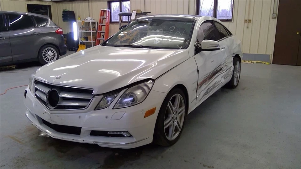 Mercedes-Benz E350 2011 Hood 212-880-01-57 7307 Foto 3 de 4