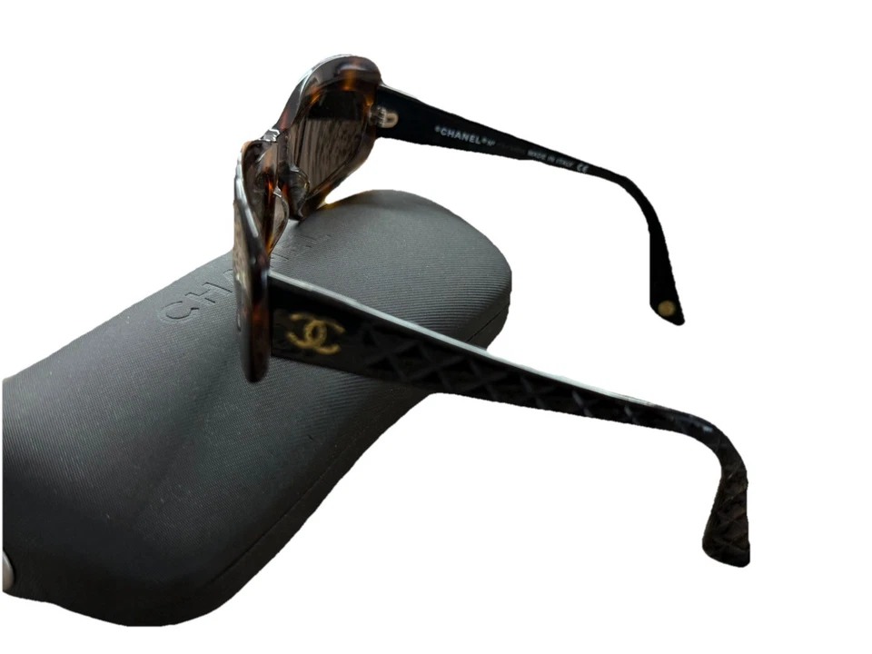 CHANEL 5006 Tortoise Quilted Arm Sunglasses - 53-19 135 -Vintage Made In Italy - Image 3 of 4