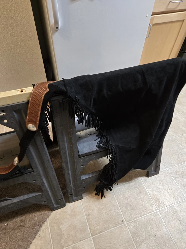 Шоу-чапсы из черной кожи  - Изображение 2 из 4