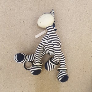 Jellycat Jelly Kitten Skidaddle Bleu Marine A Rayures Zebre Bebe Jouet Doux Hochet Poney Ebay