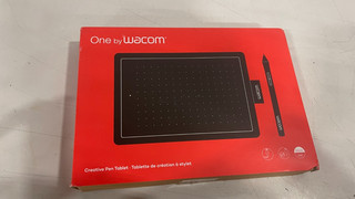 Wacom One by Wacom Graphic Tablet with Stylus Small CTL 4772/K1 AX