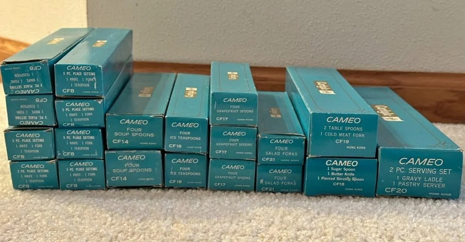 68 pc Carlyle Cameo Stainless Flatware- Forks-Spoons-Knives-Serving-NEW in BOXes
Opens in a new wind