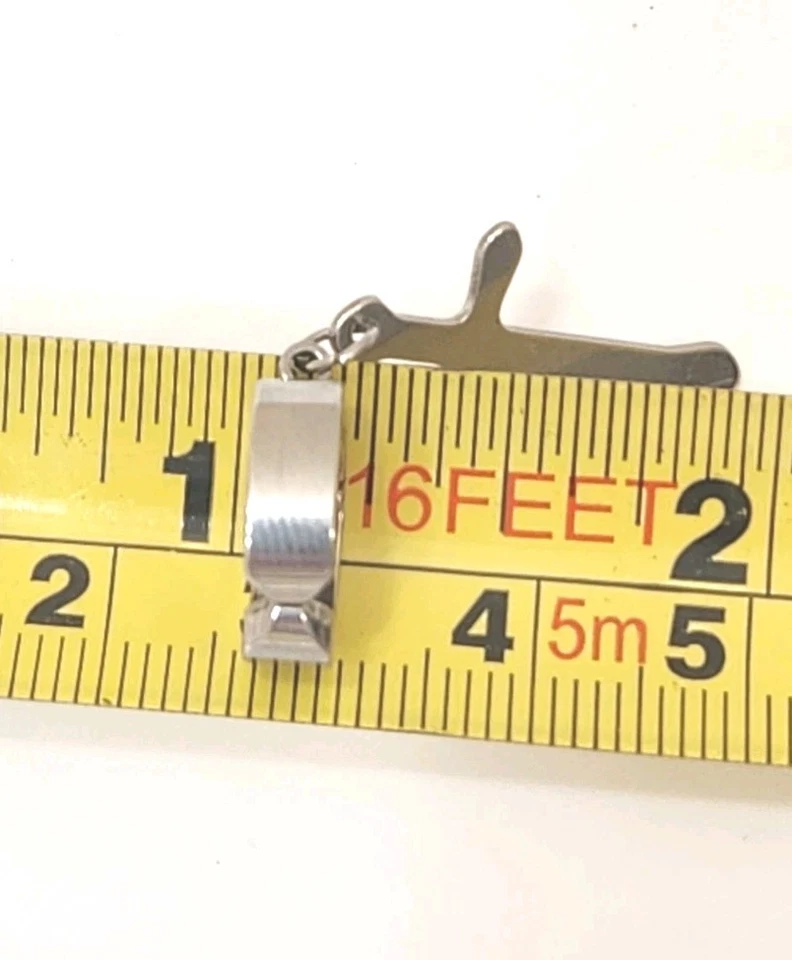 Pendiente crucifijo cruz católica clip sin perforar titanio plata hombre o mujer Foto 4 de 4