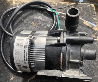Laing Pump E10 / 230 V 3/4  Openings ( Tested)