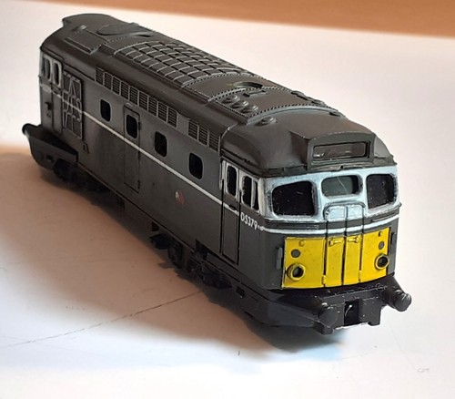 TRIX N GAUGE CLASS 27 DIESEL LOCOMOTIVE D5379 - B.R. GREEN - Picture 4 of 7