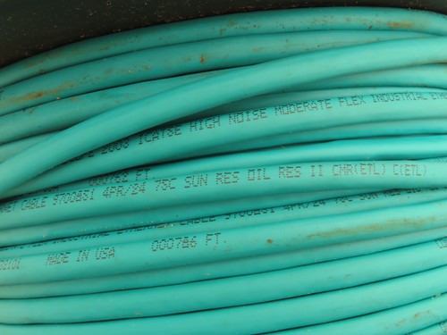 CommScope 4604805/10 Wire Spool 24AWG 4 Pair Sun Oil Resistant Cat5e Cable 800' - Picture 11 of 13