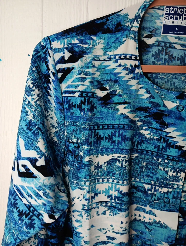 Strictly Scrubs Womens S Blue Aztec Snap front Jacket Long Sleeve Stretch NWT - Image 2 of 4