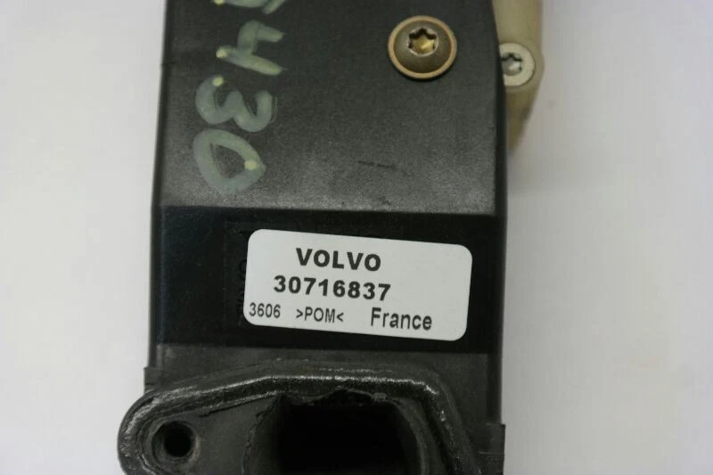 2005 Volvo S60 Fuel Door Actuator  - Image 4 of 4