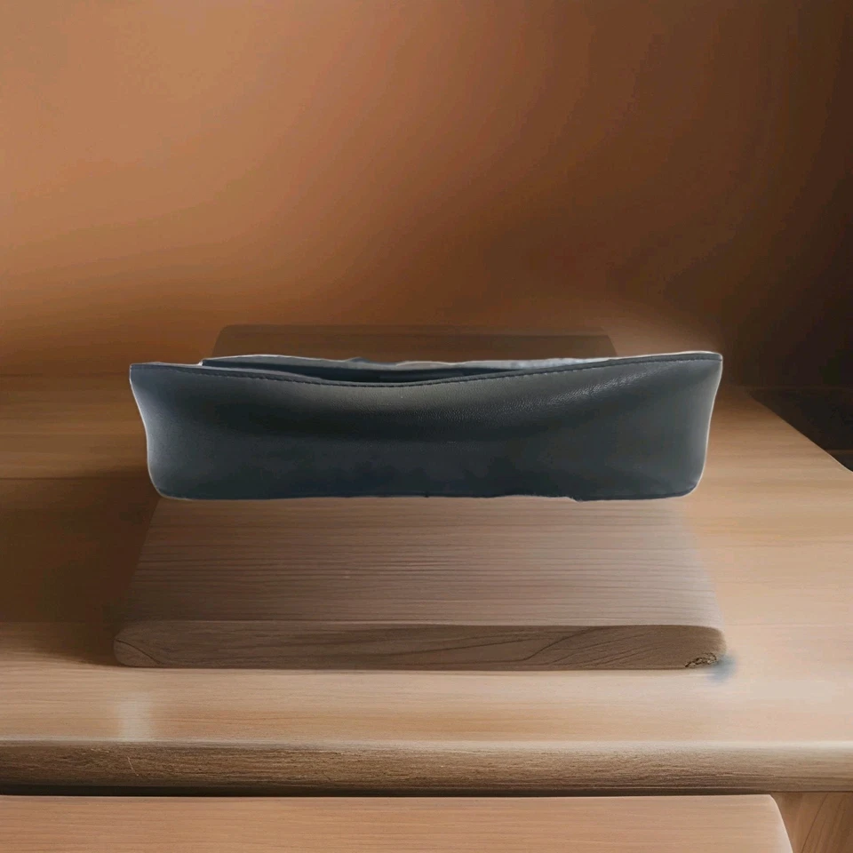 Сумочка наплечная Laura Scott черная с одним наружным карманом регулируемый ремень - Изображение 3 из 4