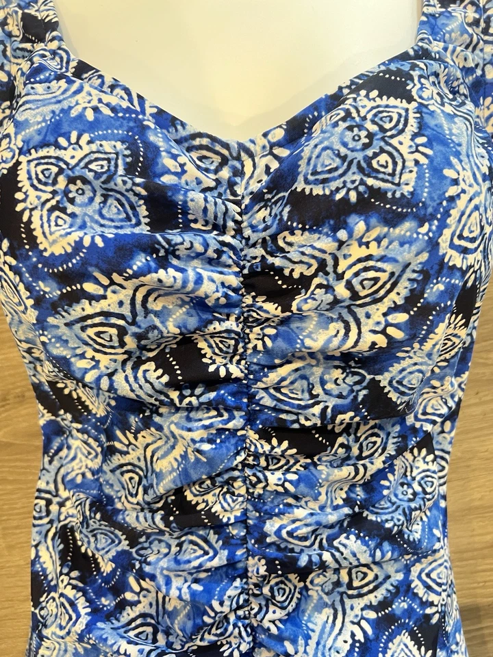 Traje de baño azul geométrico acanalado de una pieza talla 12 Foto 2 de 4