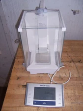 13731 Mettler Toledo XS105DU Scale Balance