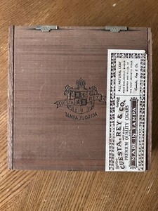 Cuesta, Rey & Co. 8-9-8 English Market Selection Wooden Cigar Box-Good Condition