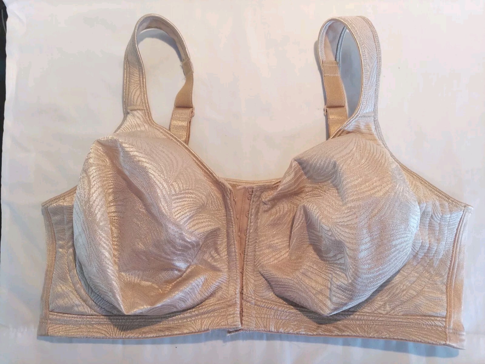 NWOT Playtex Bra Beige FRONT CLOSURE Wireless Wide Strap RN15763 40 DD