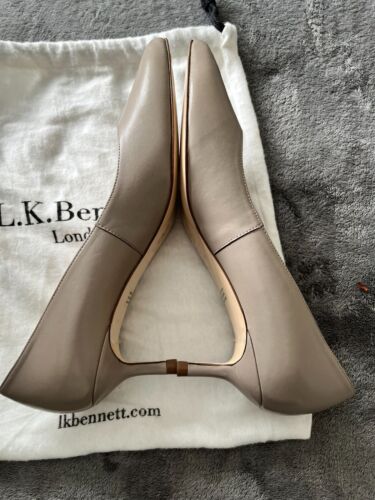 ladie AUDREY court shoe from LK Bennett, size 39, taupe colour - Picture 7 of 8