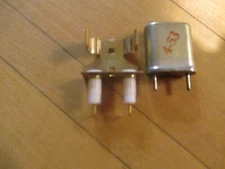 NOS HC-6/U SHOCK-MOUNT CRYSTAL SOCKET Gold pins
