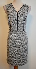New Banana Republic Sz 8 Black White Pencil Dress Sleeveless V-Neck Sheath