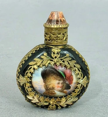V210 Parfum Flakon, um 1900, Porzellan und Emaille Plakette, 5,3 cm x 4 cm - Bild 1 von 4