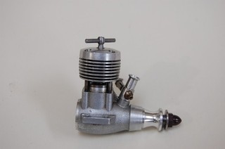OLIVER TIGER MKIV 2.5cc c/l f/f Diesel engine.