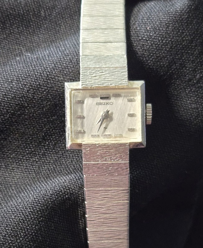 Vintage Silver Tone Seiko Classic Ladies Watch Mechanical Wind 18mm Working