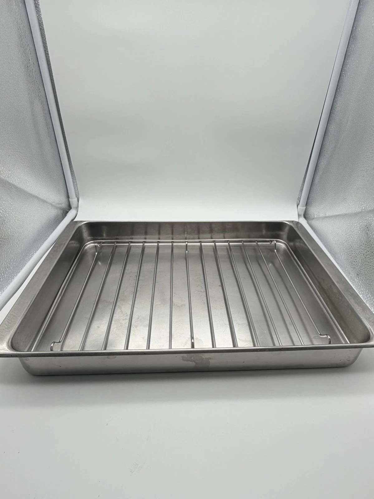 Revere Ware Bake 5.5qt Roasting Pan 2525 Stainless Steel 15.25x10.5x2” w Rack
Opens in a new window