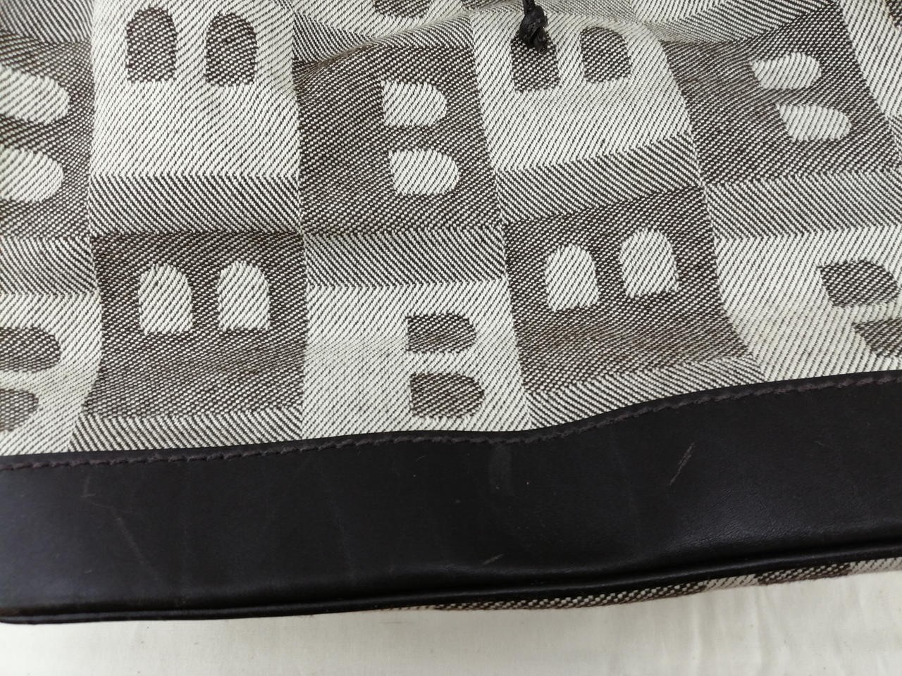 All Over Pattern Drawstring Bag B Gray With Some … - image 8