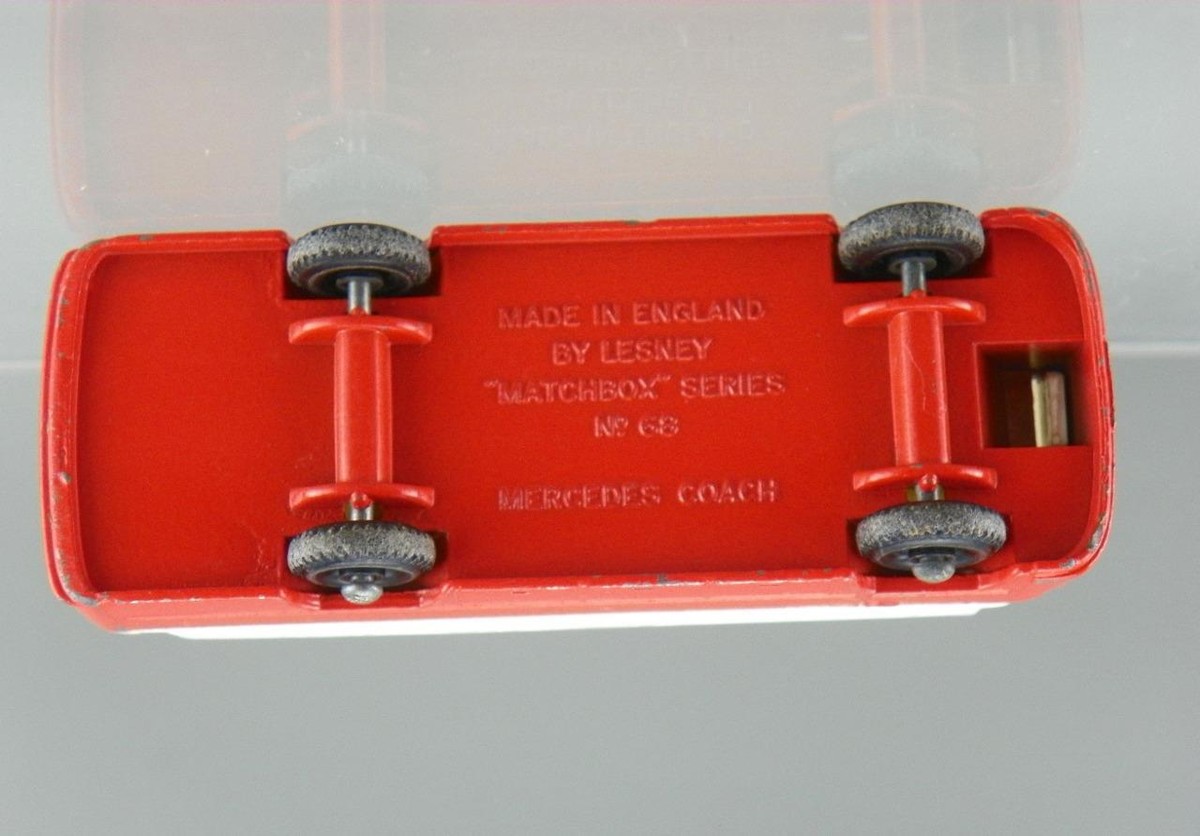 ミニカー　MATCHBOX MERCEDES COACH Matchbox Lesney No.68 Mercedes Coach Bus Orange England