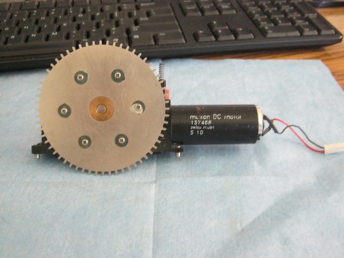 Maxon Model: 137488 DC Motor w/ Siemens: 00322513-01 Gear
