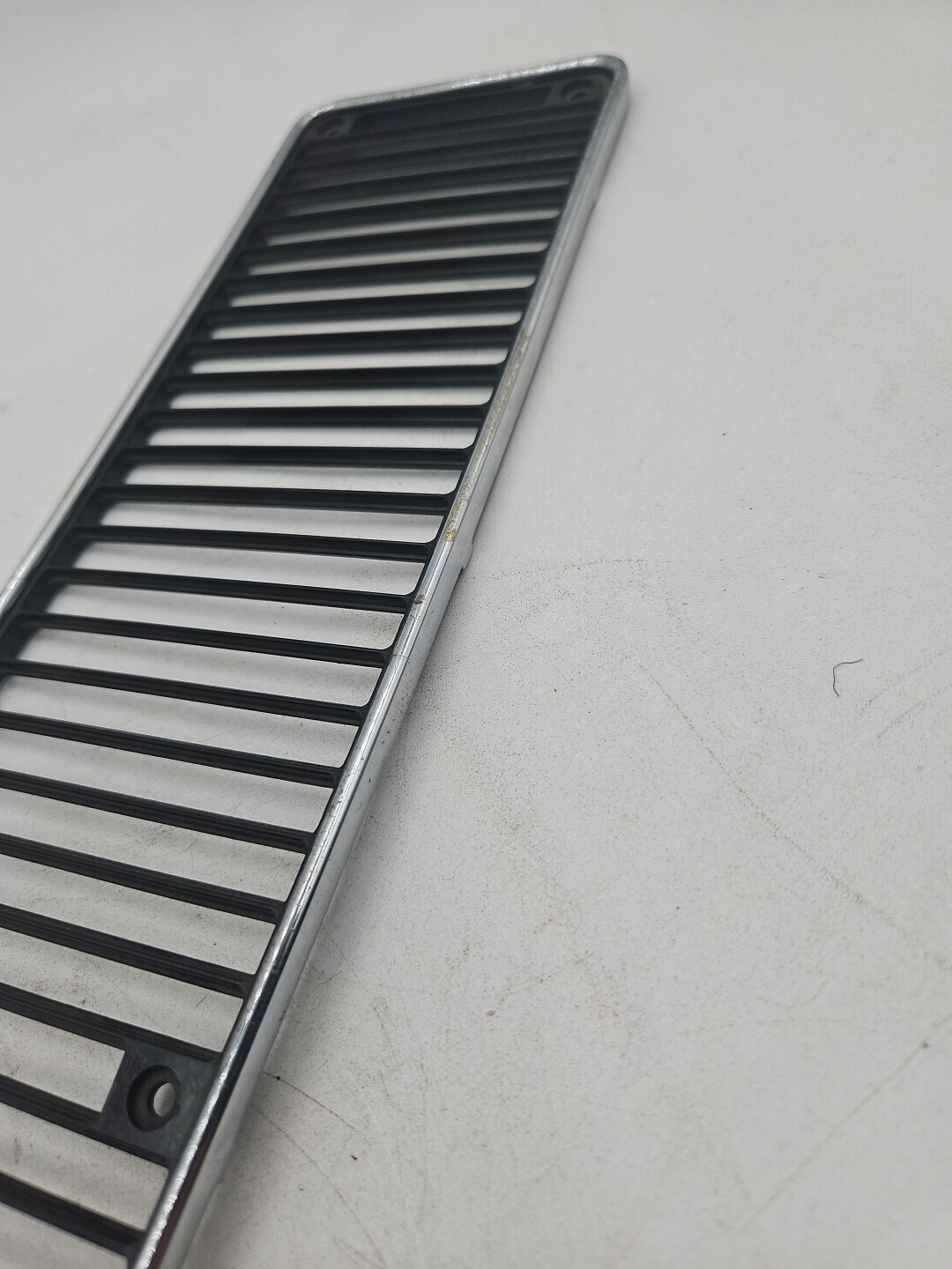 BENTLEY ASSY AIR GRILLE RH RHD (RH12590)