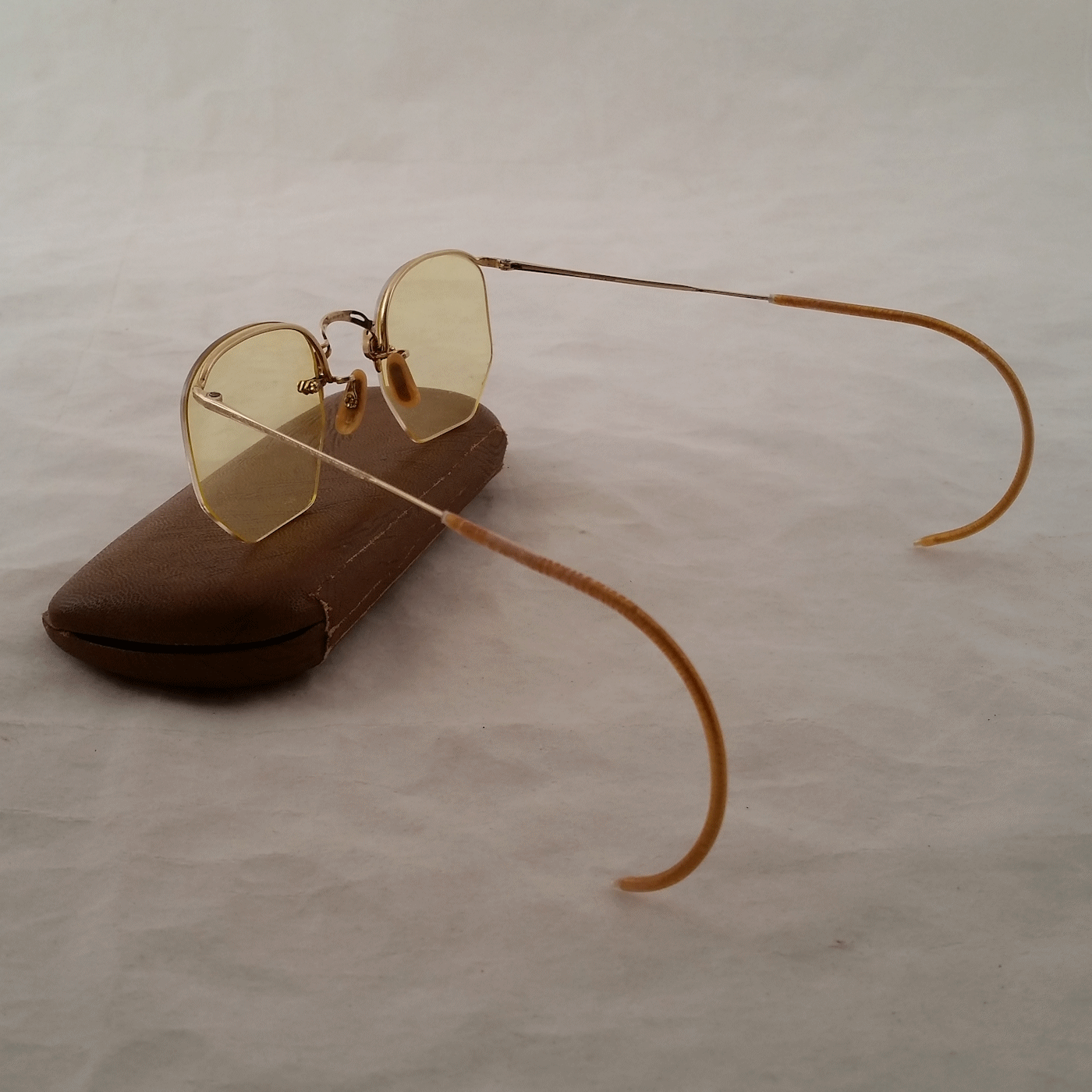 Bausch & Lomb Numont Ful-Vue True Antique 12k Gold Fill Eyeglasses and Case - Picture 9 of 12