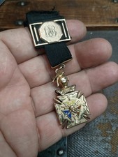 De colección Caballero de Pitias Llavero Lleno de Oro Calavera Huesos Cruzados Caballero Espadas