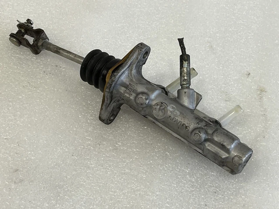 Lexus RX400H 2007 cilindro maestro de freno Foto 2 de 4