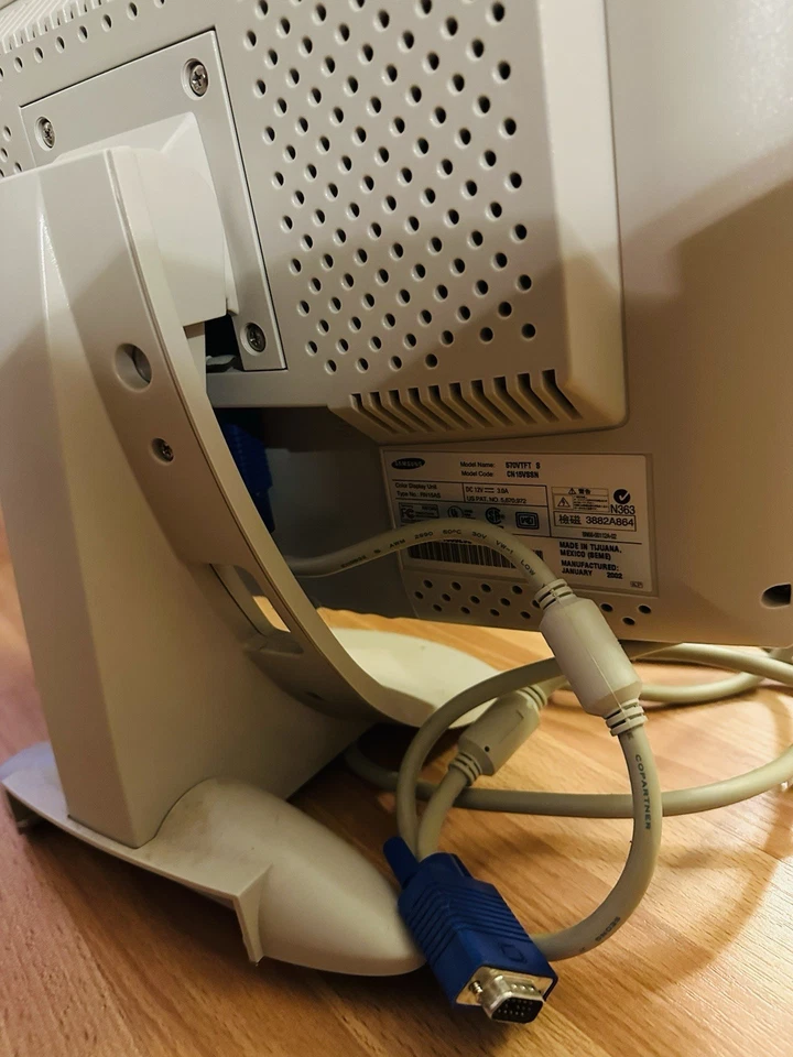 RARE IN BOX! Samsung Syncmaster 15” LCD Monitor 570v tft 1024x768 - Image 4 of 4