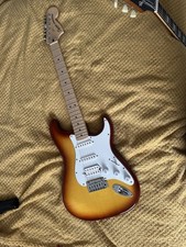 FENDER SQUIER STRATOCASTER, AFFINITY SERIES. SQUIER STRAT ELECTRIC GUITAR